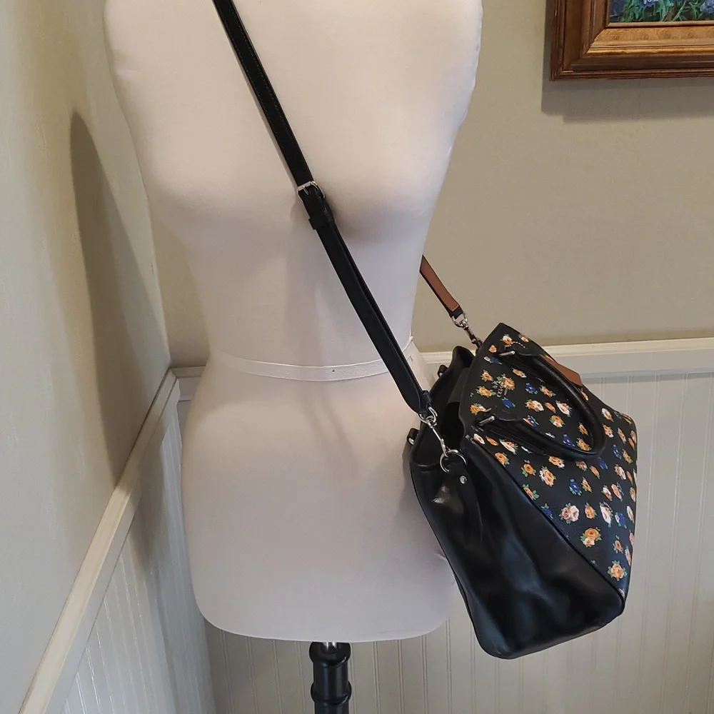 Like NEW Coach Margot Carryall With Rose Print